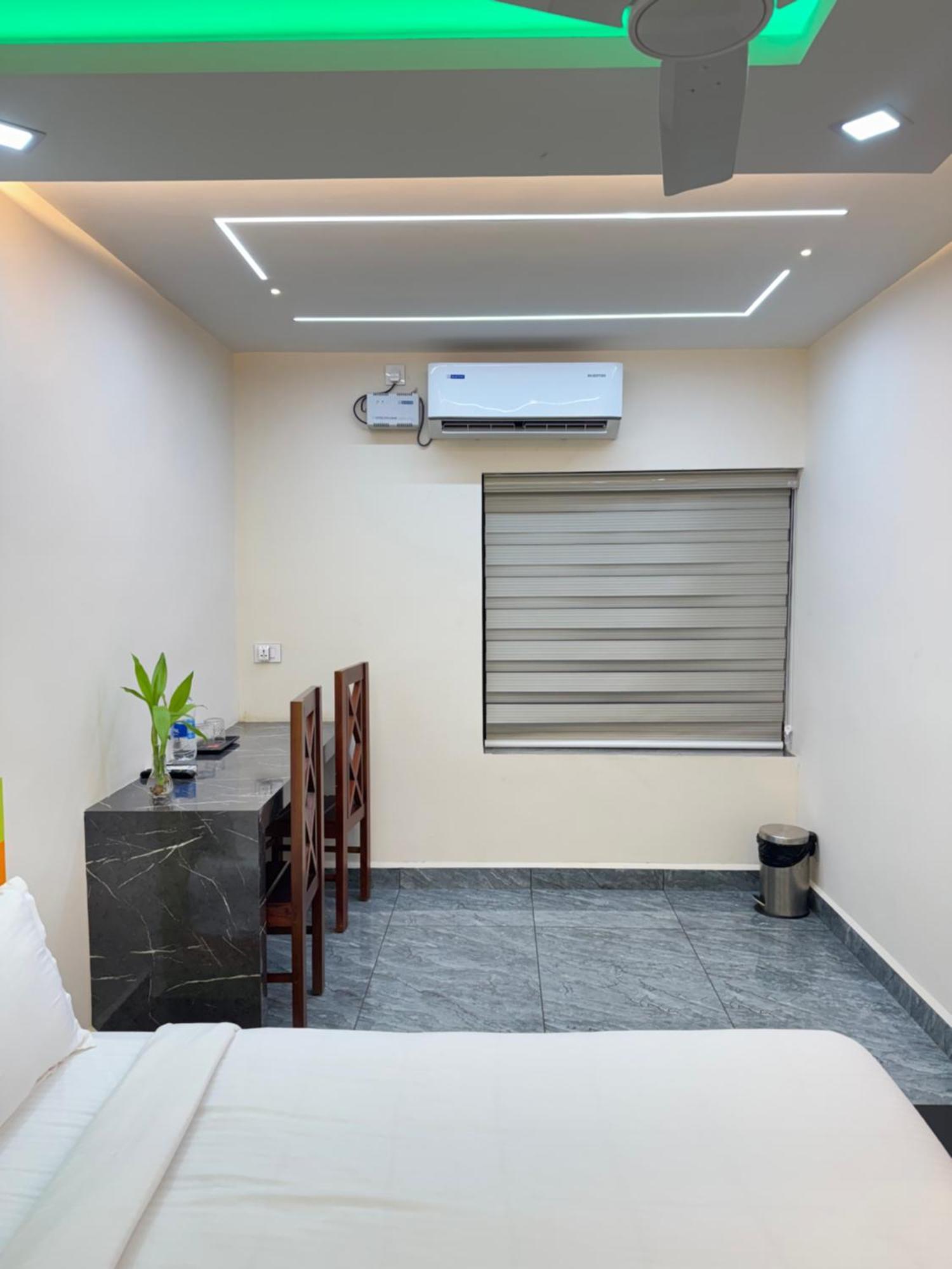 Отель Krishnakripa Premium Residency Коччи Экстерьер фото