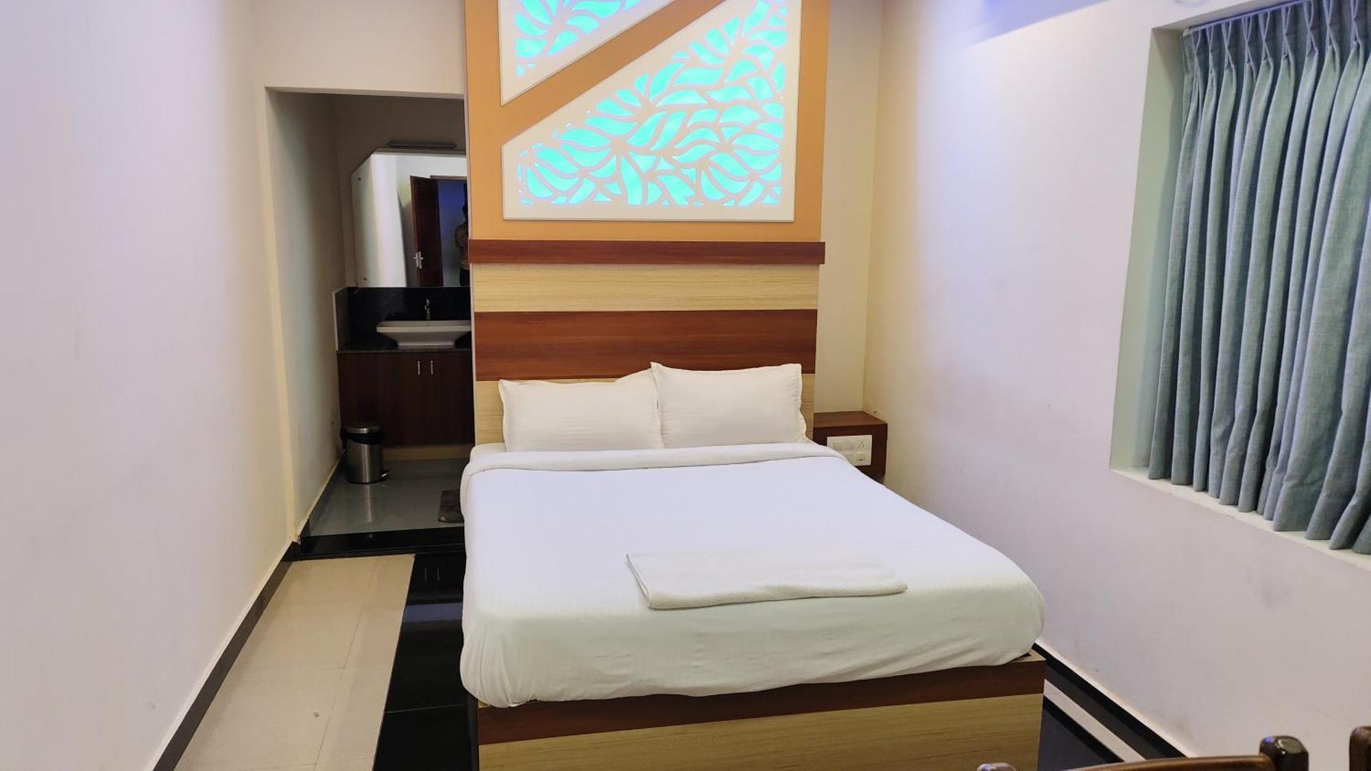 Отель Krishnakripa Premium Residency Коччи Экстерьер фото
